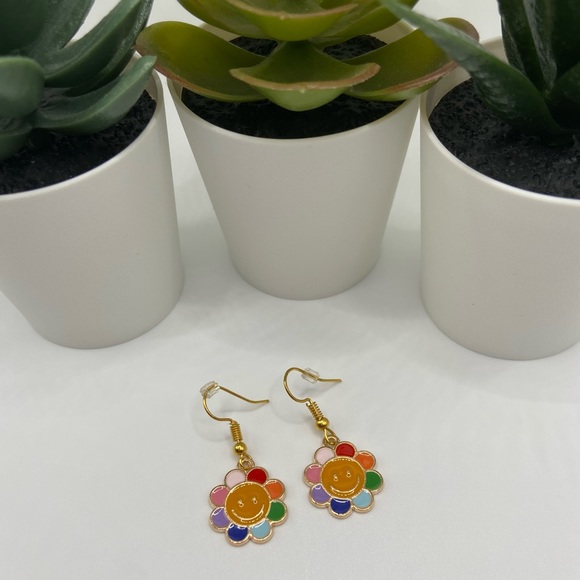 Daisy Flower Smiley Happy Face Y2K Inspired Drop Earrings - Picture 4 of 8